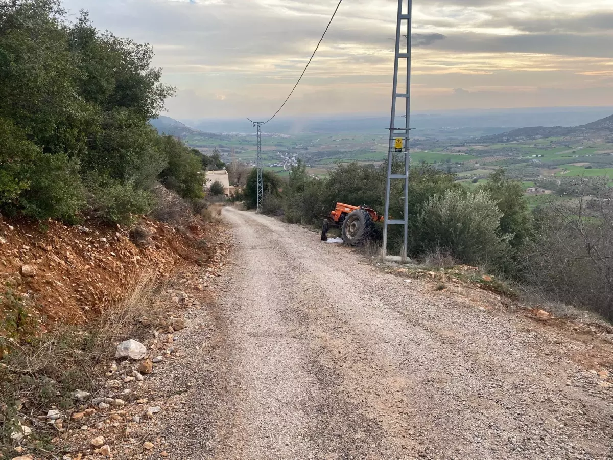 Adana\'da Traktör Devrildi: 1 Ölü