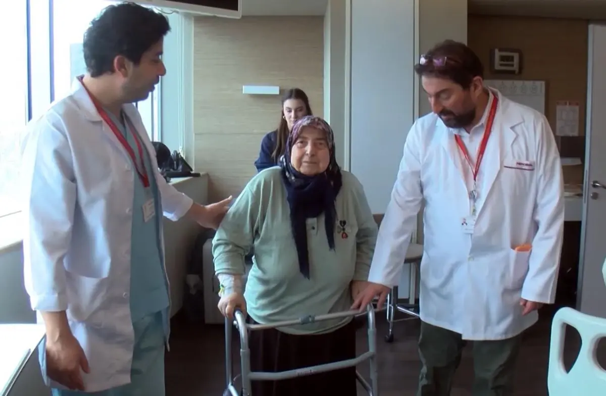 Bacağının Kesilmesi Gereken Yaşlı Kadın, Ameliyatla Kurtuldu