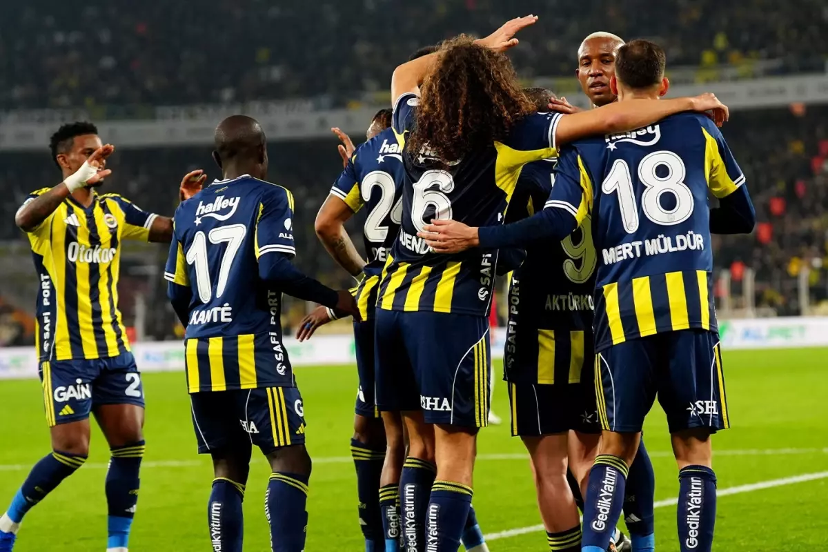 Fenerbahçe\'nin namağlup ünvanını 21. haftada da sürdürdü