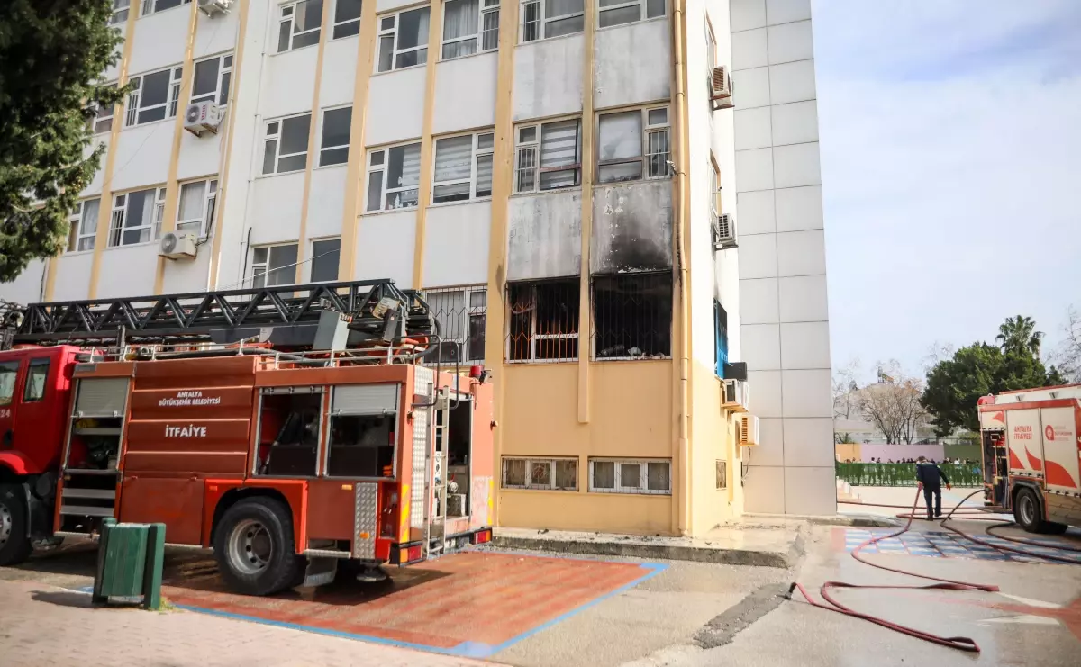 İlkokulda yangın çıktı; öğrenciler tahliye edildi