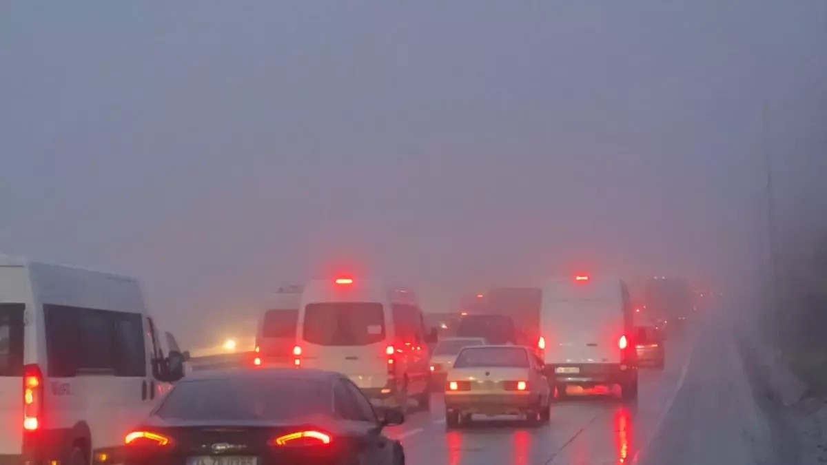 İstanbul\'da Yağmur ve Sis, Trafik Yoğunluğu Yüzde 65