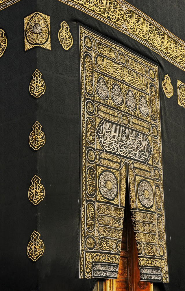 Kâbe örtüsüne ait parçaların, Epstein'ın evinde halı olarak kullanıldığı ortaya çıktı