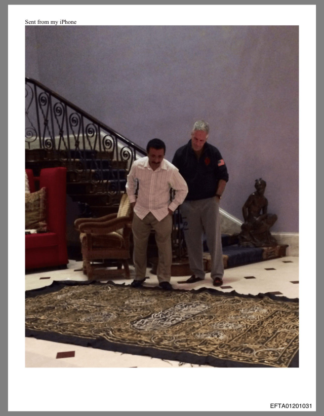 Kâbe örtüsüne ait parçaların, Epstein'ın evinde halı olarak kullanıldığı ortaya çıktı