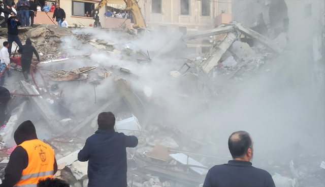 Lübnan'ın kuzeyindeki Trablusşam'da eski bir bina çöktü: 6 ölü, 7 yaralı