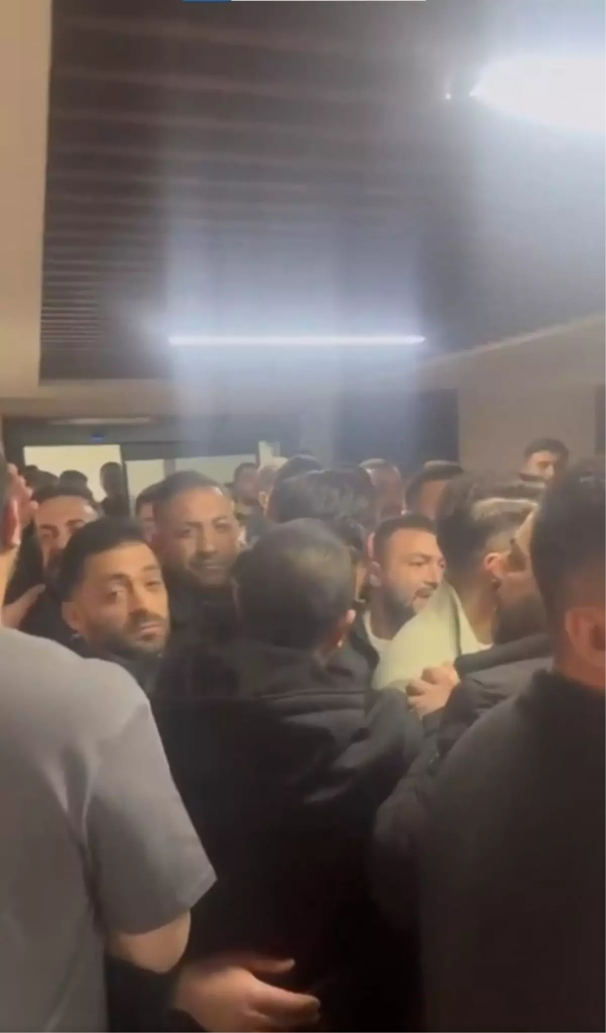 Mesut Özarslan\'ın istifasının ardından belediye binasında kavga çıktı