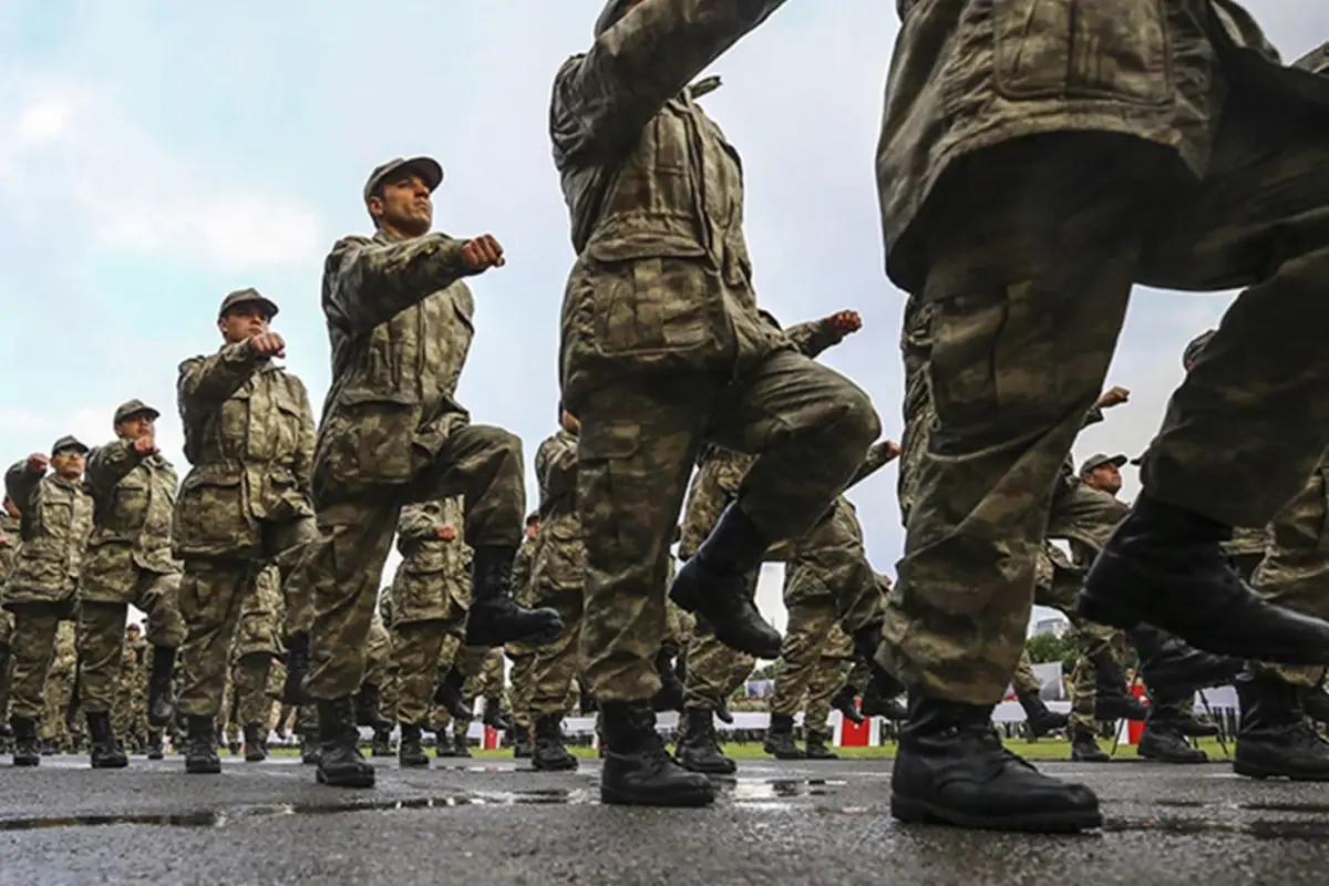 AK Parti\'den askerlik sisteminde düzenleme sinyali