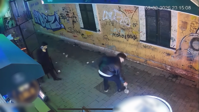 İyilik yapan esnaf aldığı karşılığa isyan etti! Kadın turistin son hareketine dikkat