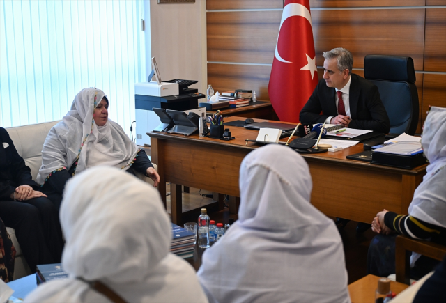 Kıyafetiyle hedef alınan Mihalgazi Belediye Başkanı Zeynep Güneş gözyaşlarını tutamadı