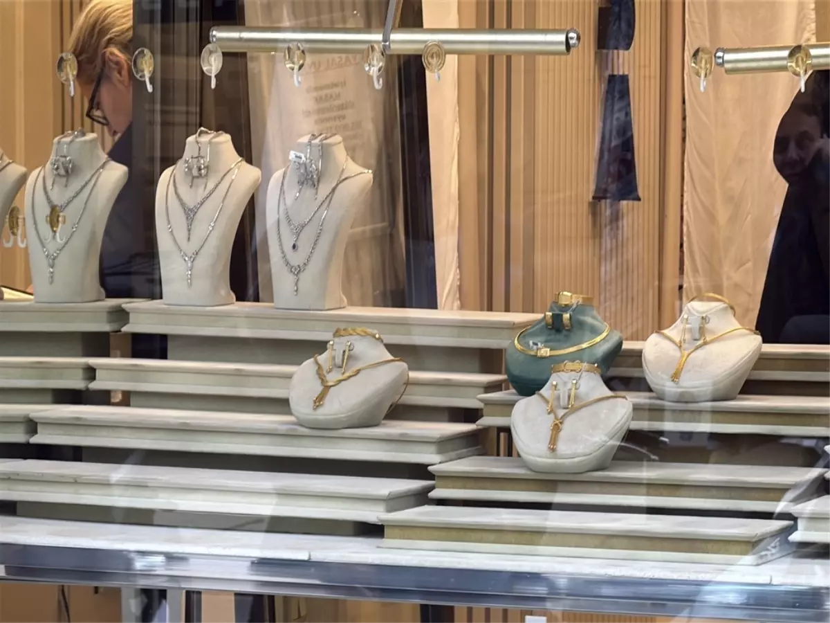 Kuyumcudan 10 Milyon Lira Değerinde Hırsızlık