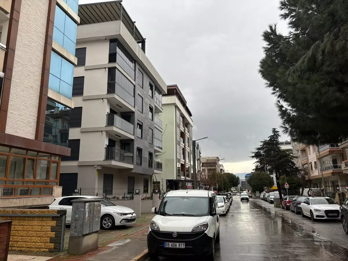 Polis gibi giyinen şüpheli, sokakta tartıştığı kişiyi tabancayla vurdu