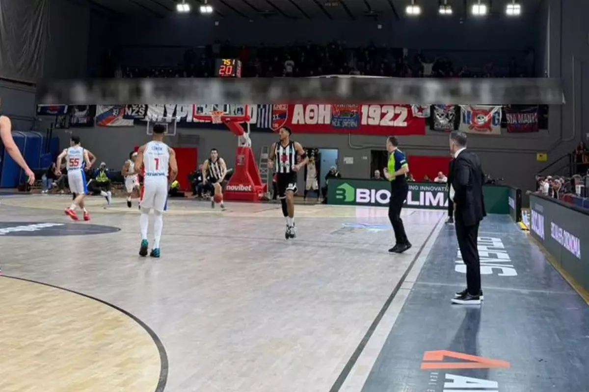 Yunanistan\'da hem Türk polisine hem de Beşiktaş\'a skandal saldırı