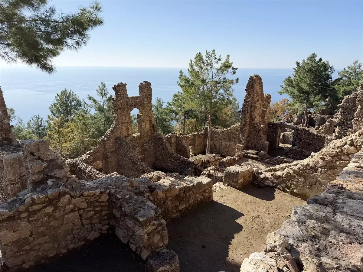 Syedra Antik Kenti\'nde Mozaik Bulundu