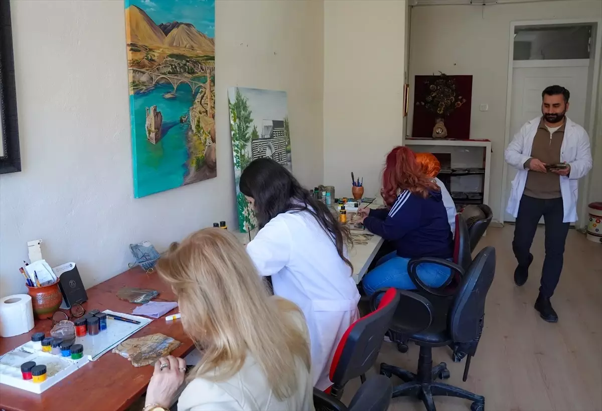 Diyarbakır\'da Taş Tuvallerle 81 İl Resmedildi