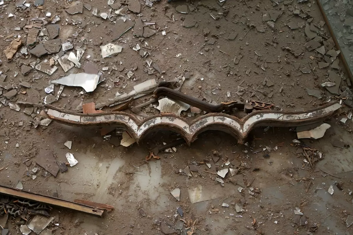 İsrail ve ABD\'nin Tahran\'daki Saldırısı Tarihi Sarayı Tahrip Etti