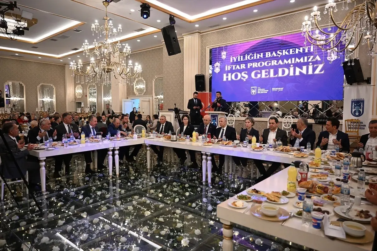 Mansur Yavaş Sincan\'da İftar Programında