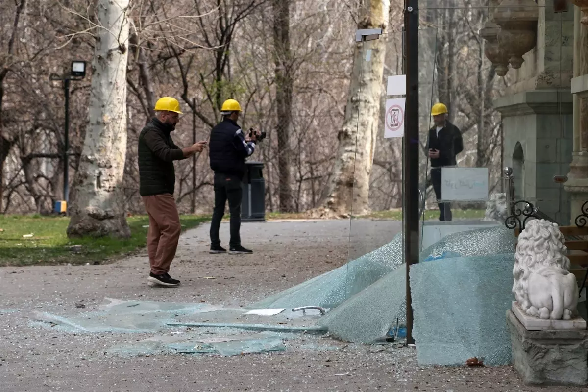 ABD-İsrail saldırılarında Tahran\'daki tarihi Sadabad Sarayı zarar gördü