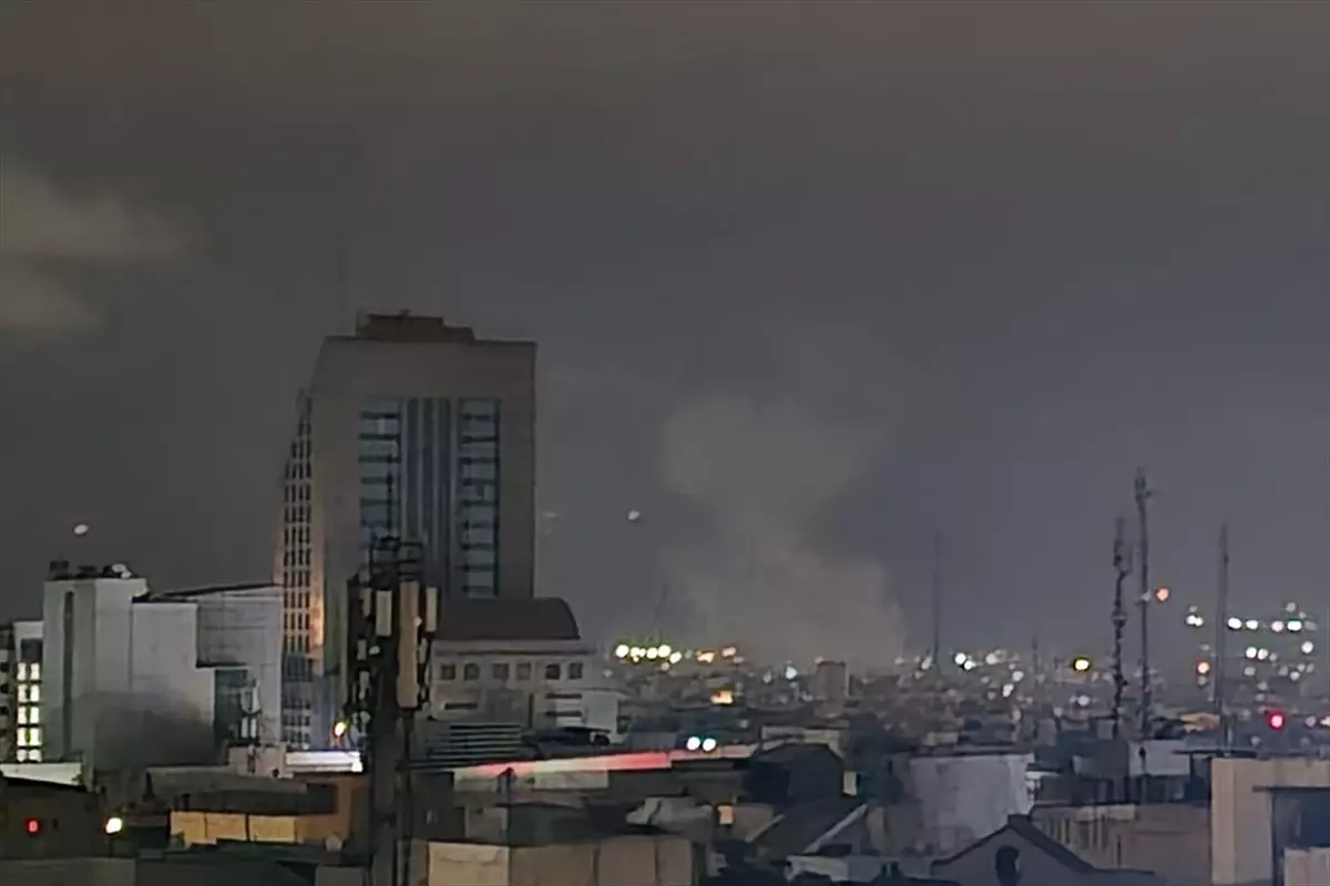 Tahran\'da Art Arda Patlamalar