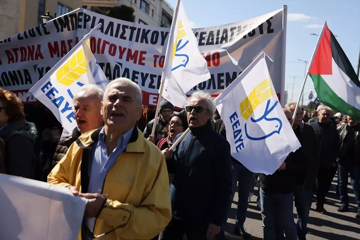 Atina\'da İran\'a Saldırılar Protesto Edildi