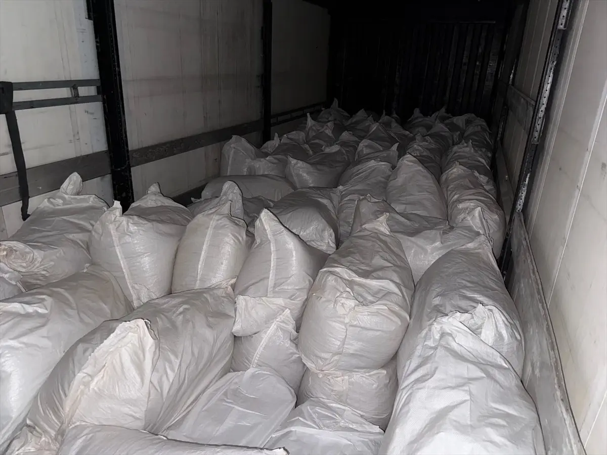 Adana\'da 3 Ton Kaçak Tütün Ele Geçirildi