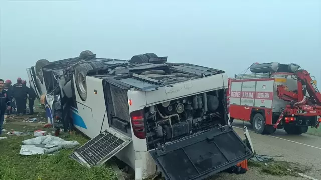 Adana'da yolcu otobüsü devrildi: Ölü ve yaralılar var