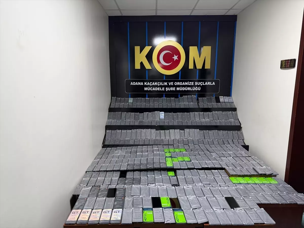 Adana\'da 452 Kaçak Cep Telefonu Ele Geçirildi