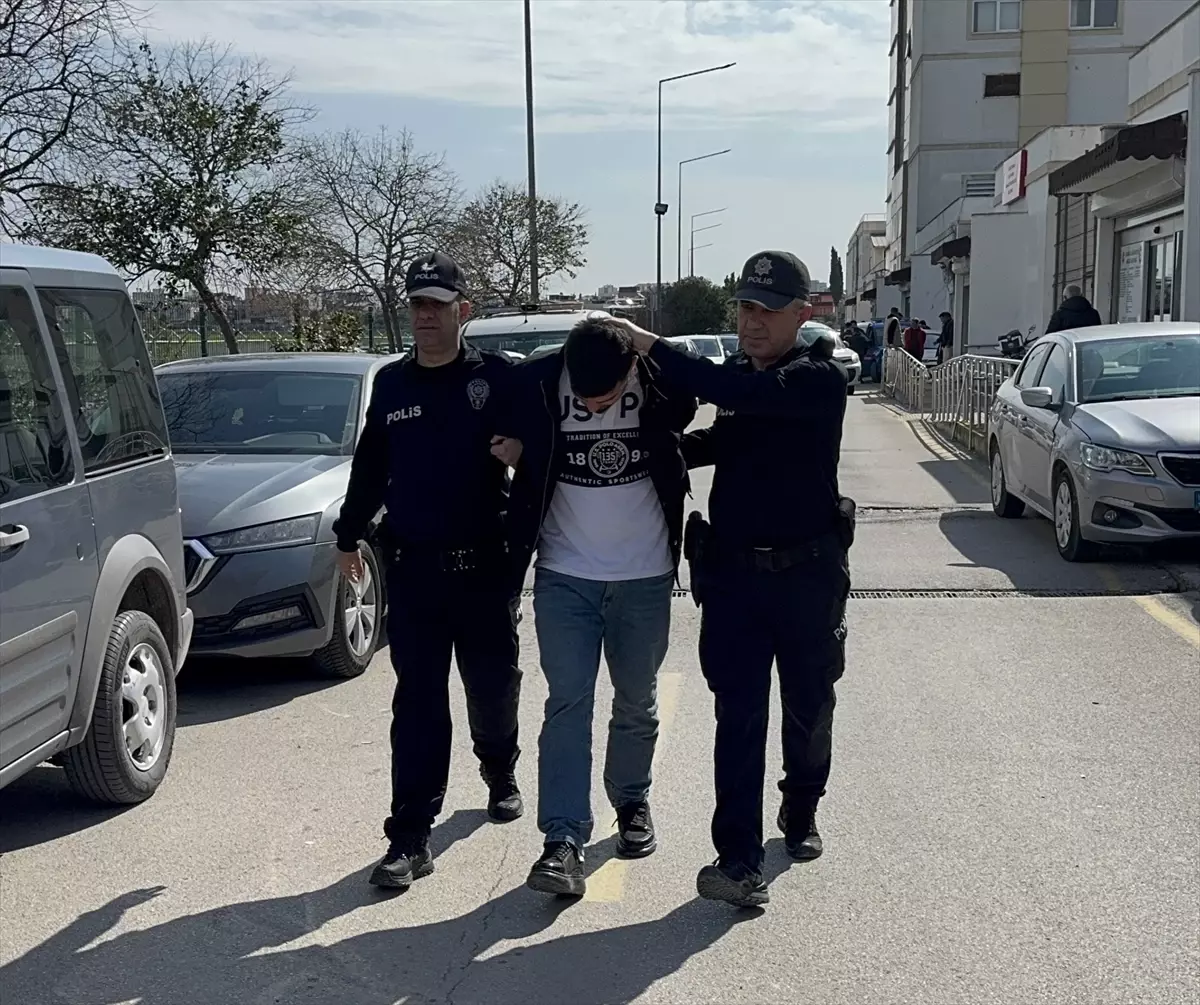 Direksiyonu Ayakla Kontrol Eden Sürücü Gözaltına Alındı