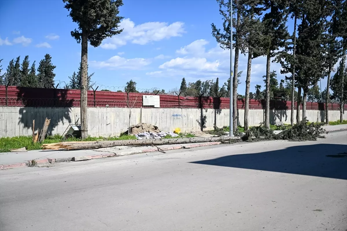 Adana\'da Şiddetli Rüzgar Hayatı Olumsuz Etkiledi