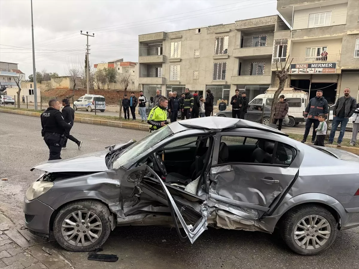 Adıyaman\'da Trafik Kazası: 3 Yaralı