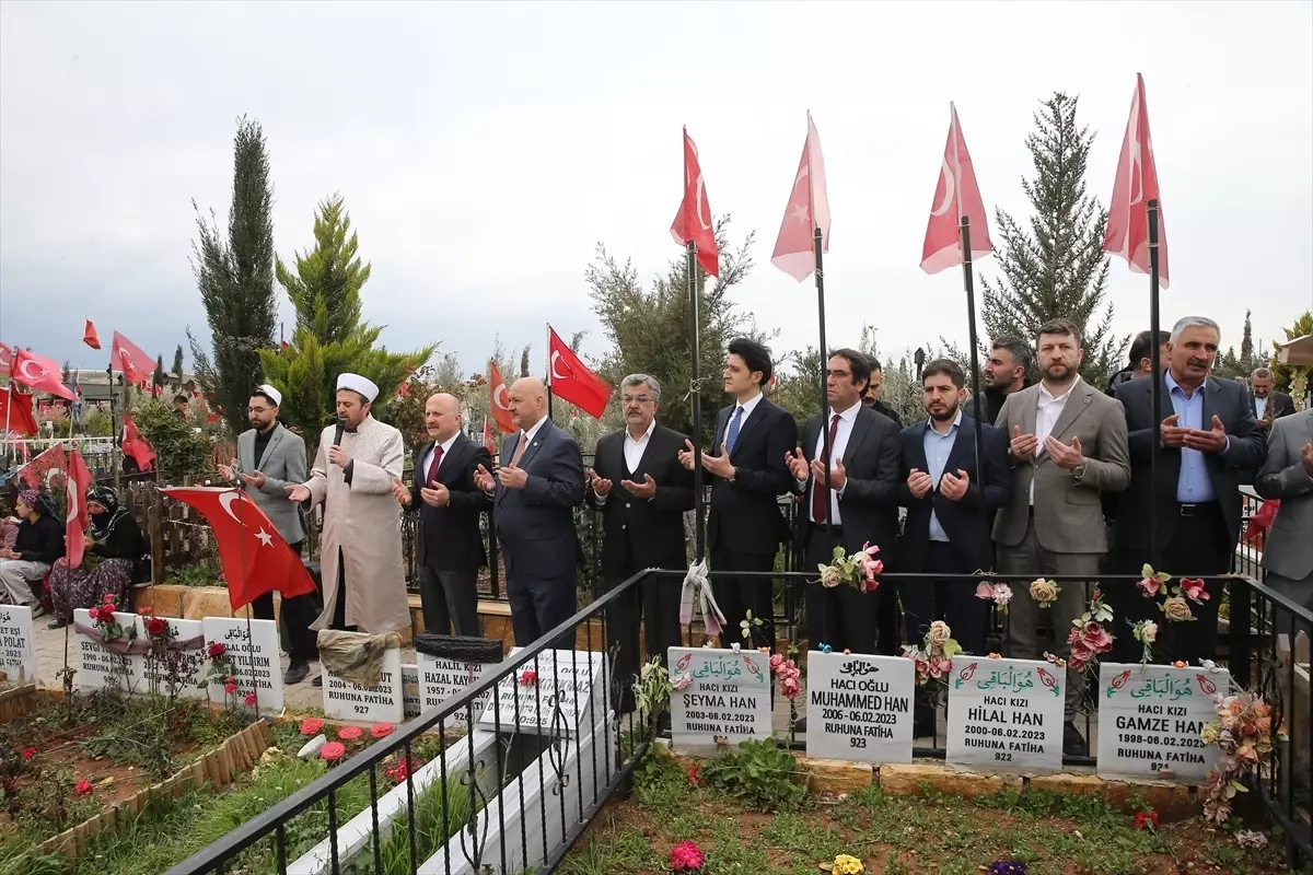 Adıyaman\'da Ramazan Bayramı arifesinde mezarlıklar ziyaret edildi