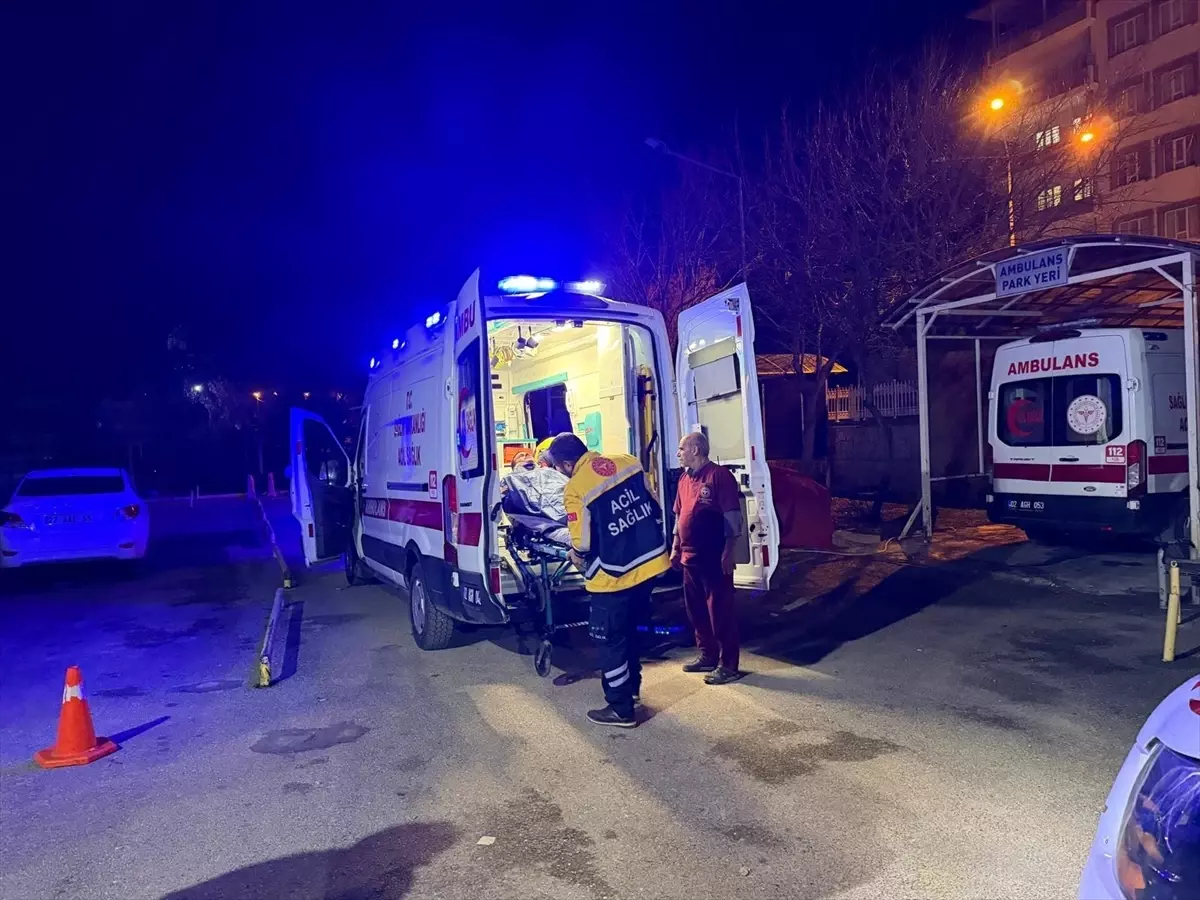 Kahta\'da Pikap Devrildi, 5 Yaralı