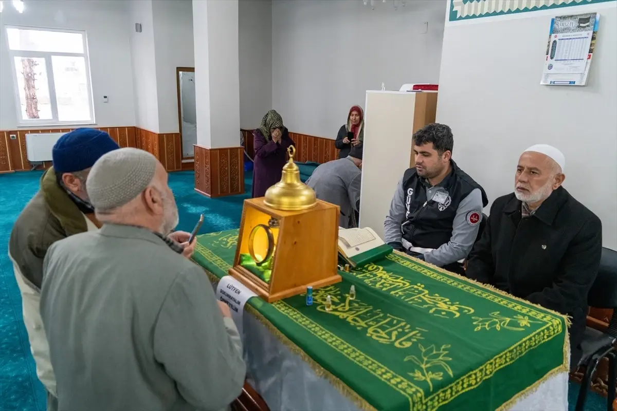 Kadir Gecesi\'nde Sakal-ı Şerif Ziyareti