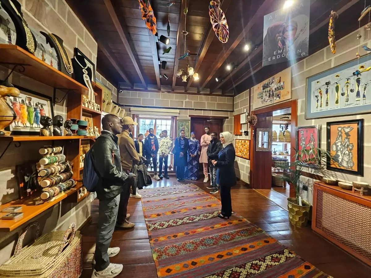 Afrikalı öğrenciler, Ankara\'da Afrika Kültür Evi\'ni gezdi