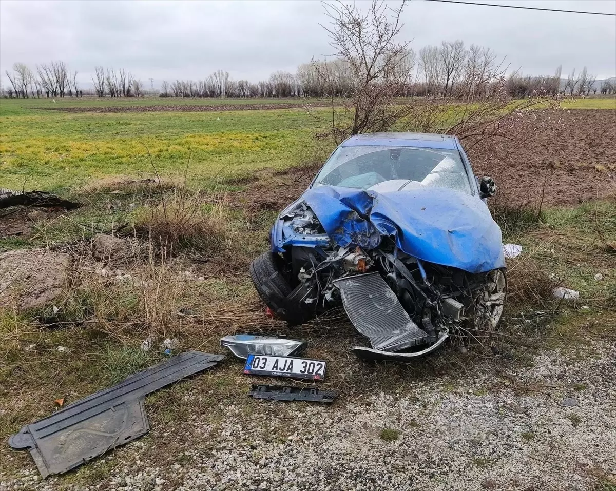 Şuhut\'ta Trafik Kazası: 3 Yaralı