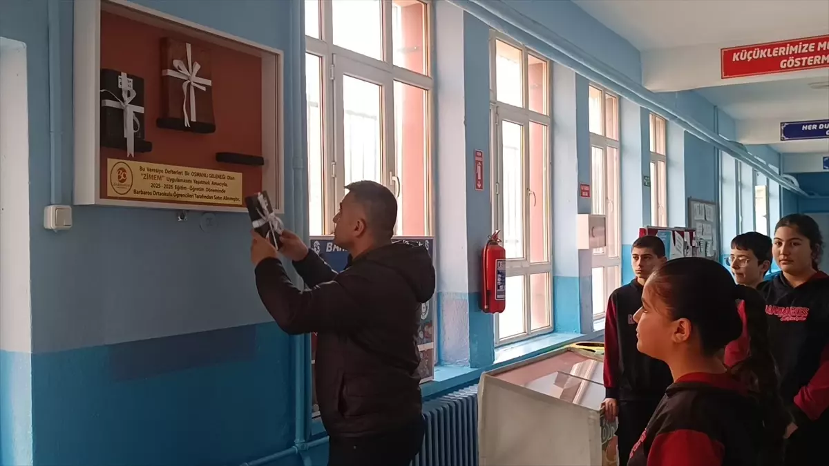 Öğrencilerden Zimem Defteriyle Yardım