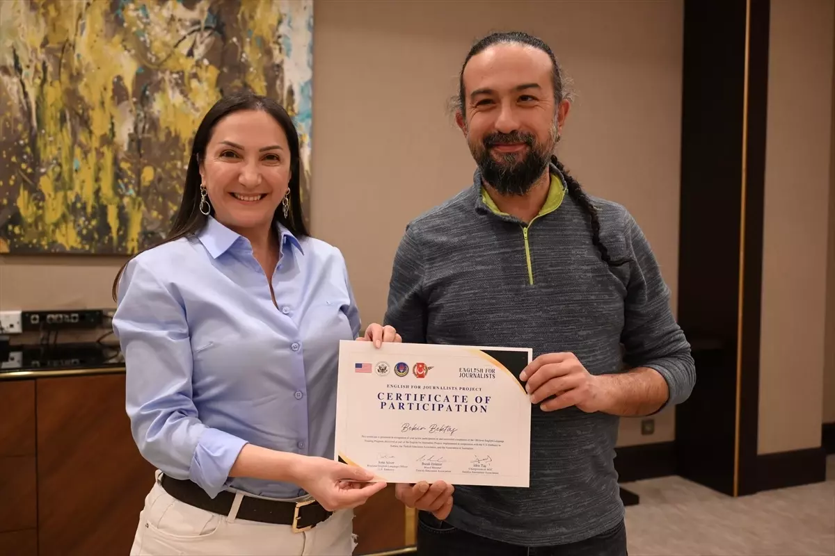 Gazetecilere İngilizce Sertifika Töreni