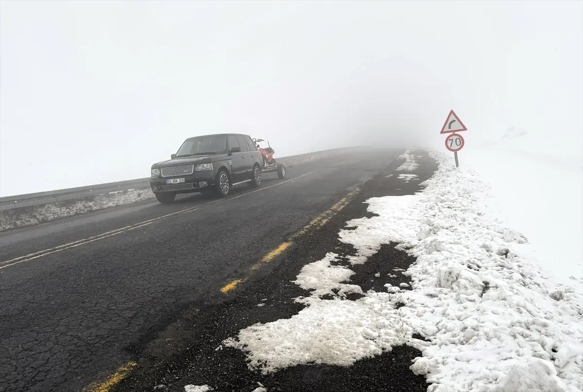 Karla Kaplı Köyde Bayram Coşkusu