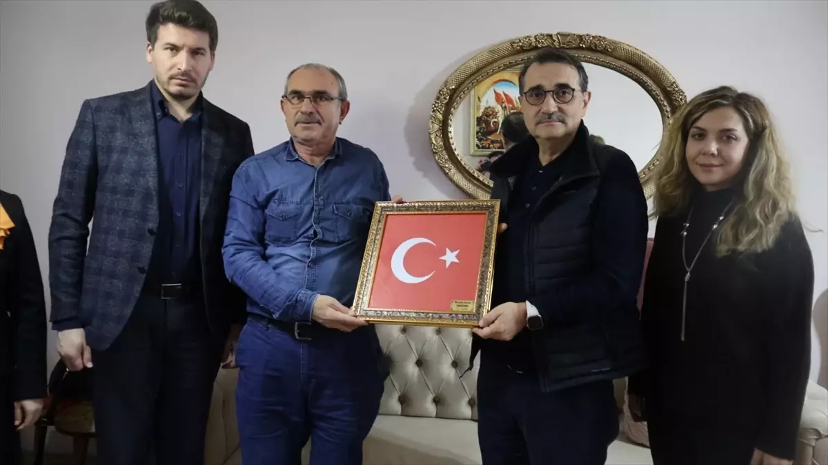 AK Parti Eskişehir Milletvekili Dönmez\'den şehit ailesi ve esnafa ziyaret