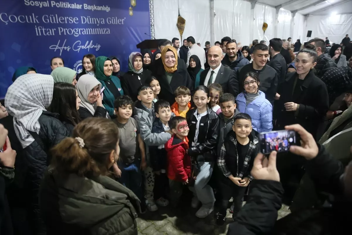 AK Parti Genel Başkan Yardımcısı Kaya, "Çocuk gülerse dünya güler" iftar programına katıldı