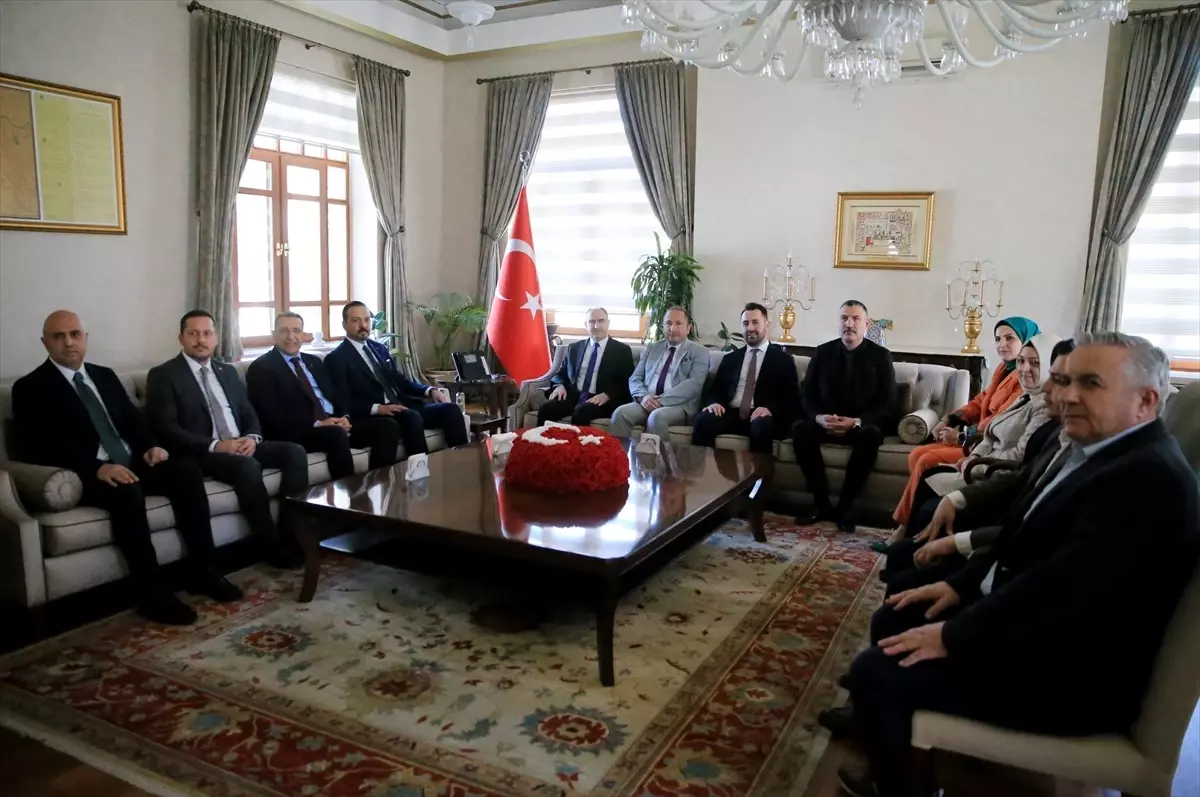 AK Parti Genel Başkan Yardımcısı Zorlu, Manisa\'da AK Parti İl Başkanlığını ziyaret etti Açıklaması