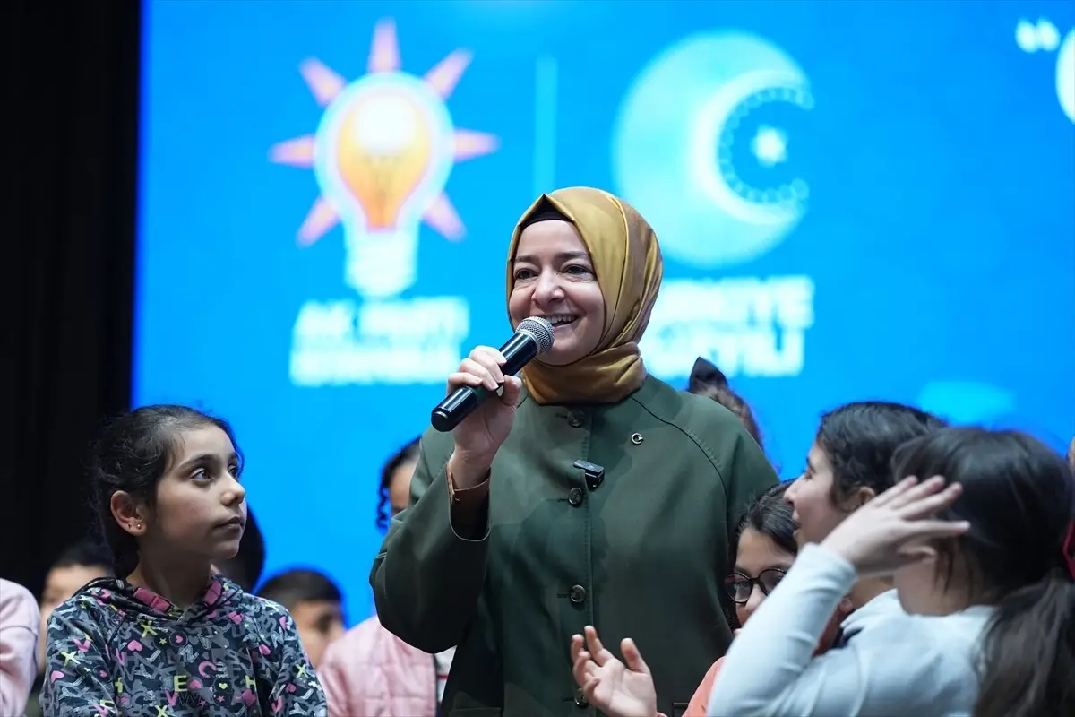 AK Parti İstanbul İl Başkanlığınca "Çocuk Gülerse Dünya Güler" programı düzenlendi