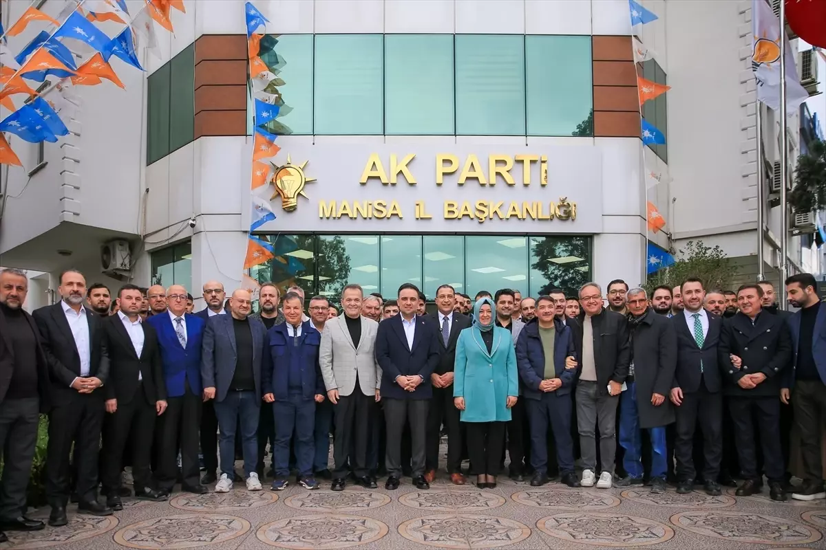 AK Parti Manisa İl Başkanlığında bayramlaşma programı düzenlendi