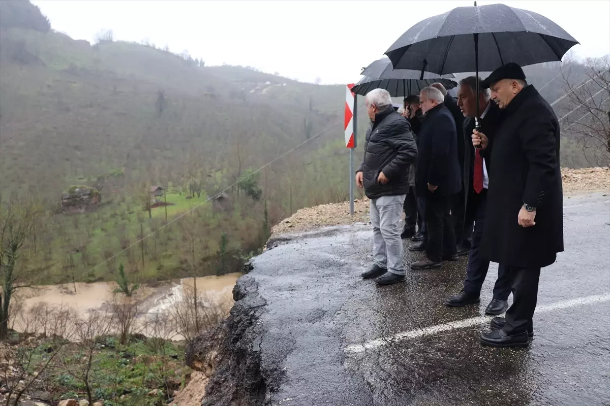 Heyelan Yolunu İnceleyen Milletvekili Kaynak