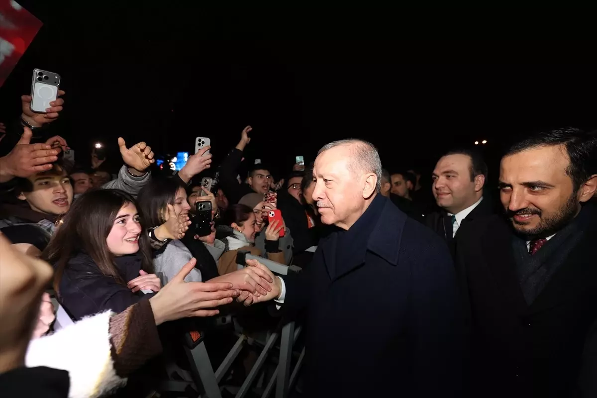 AK Partili gençlerden Cumhurbaşkanı Erdoğan\'a doğum günü sürprizi