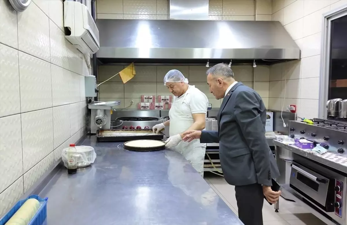 Mersin\'de Bayram Öncesi Tatlıcı Denetimi