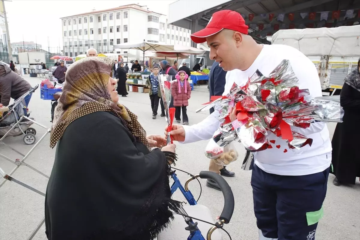 Kadınlar Günü\'nde Aksaray\'dan Gül ve Karanfil