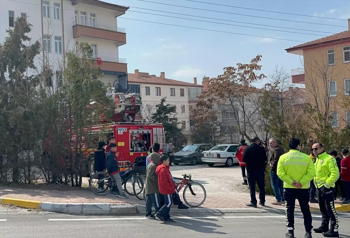 Aksaray\'da Apartman Yangını