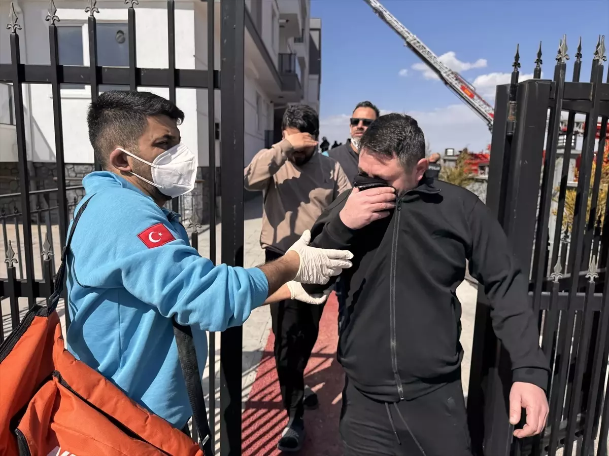 Aksaray\'da Apartman Yangını: 10 Kişi Kurtarıldı