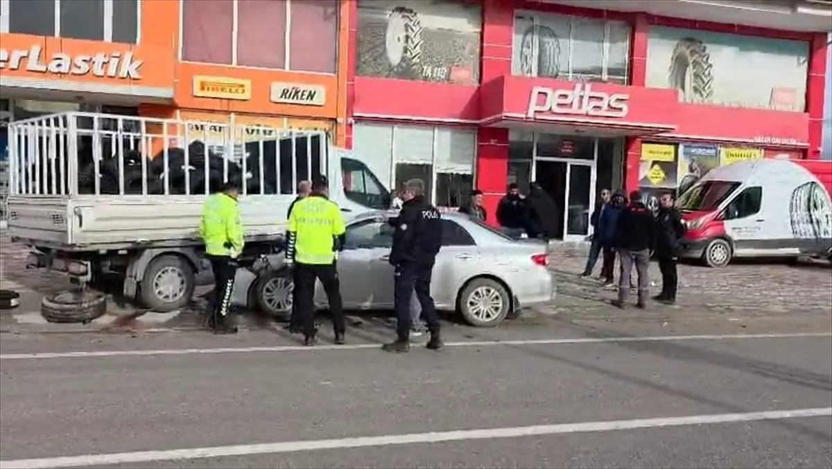 Eskil\'de Trafik Kazası: 1 Yaralı