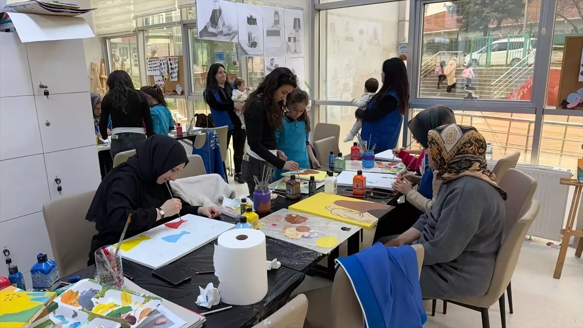 Alaçam\'da Anne-Kız Boyama Etkinliği