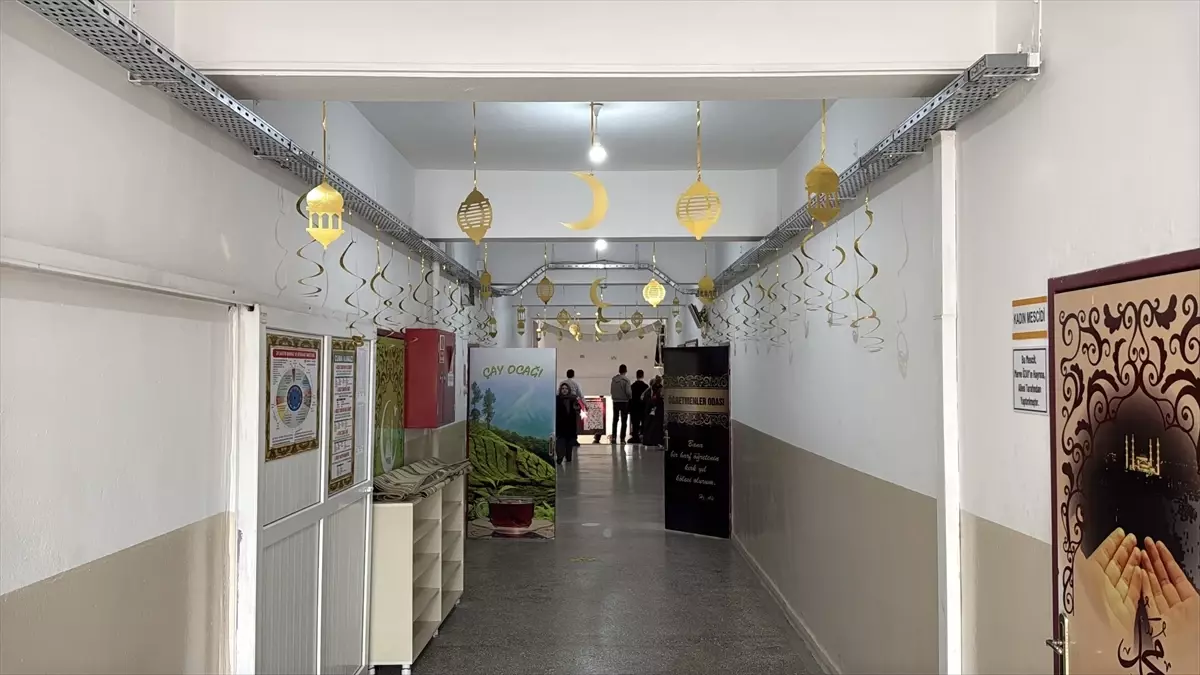 Alaçam\'da ramazan öncesi okullar süslendi